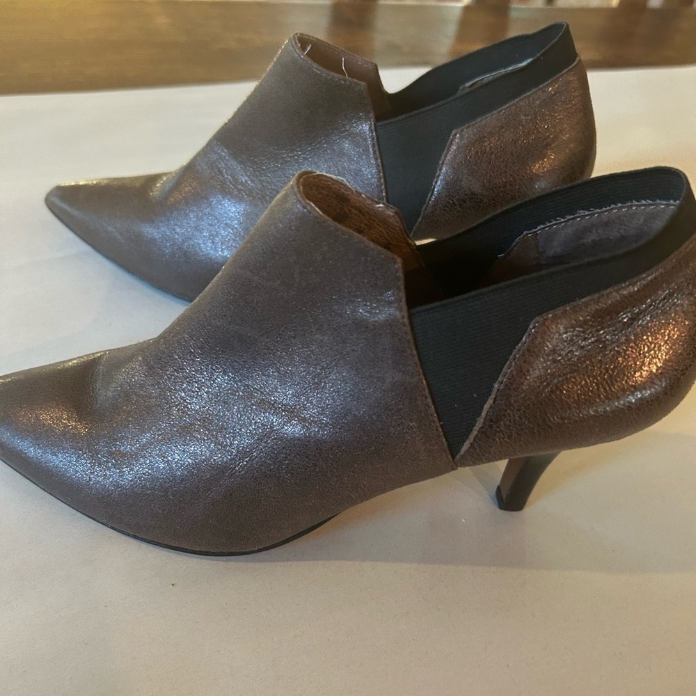 Donald J Pliner Metallic Bronze Leather Pointed Toe Booties | Size 10